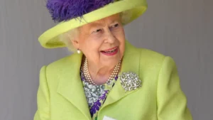 Royal Stylists Reveal Queen’s Hidden Clothing Rule