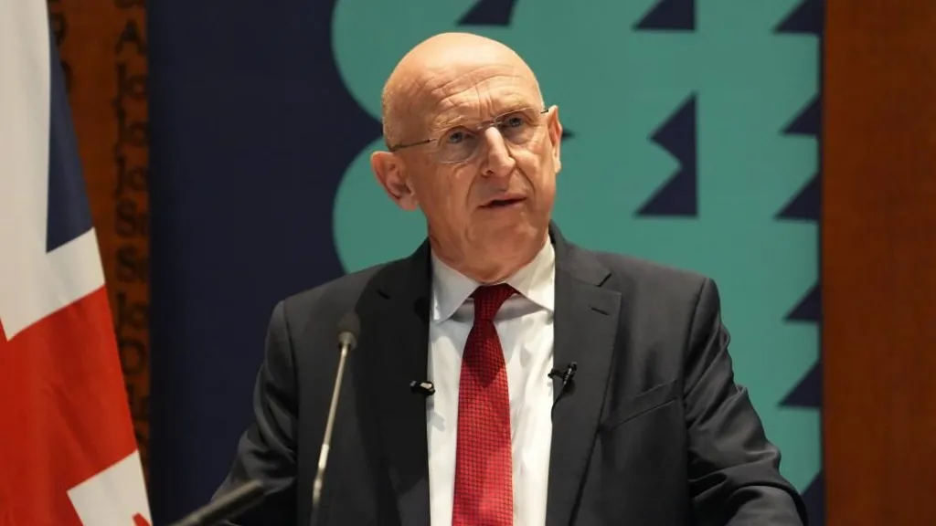 UK defence bank plan split over spending row