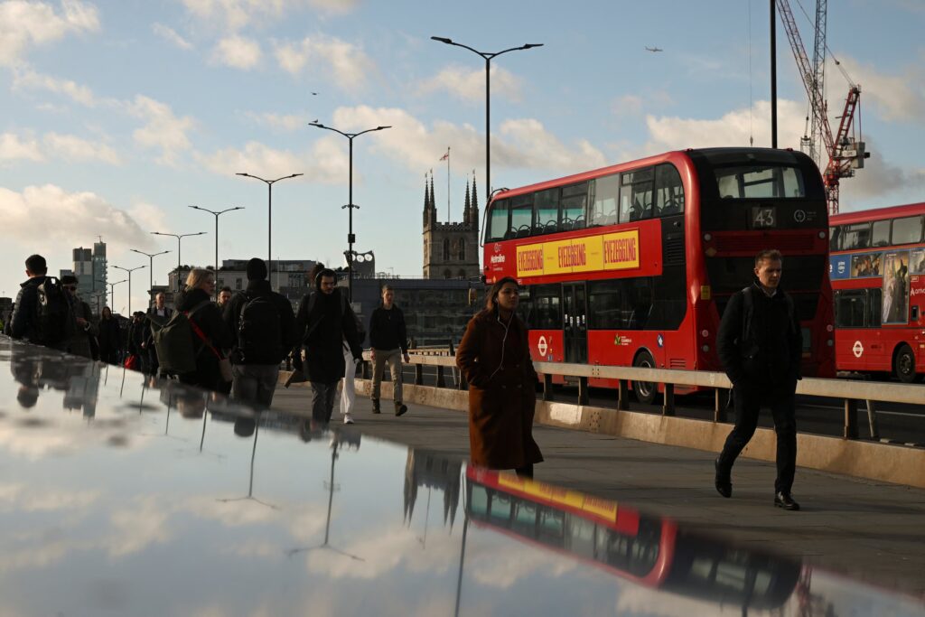 UK Economy Shows Fresh Strength
