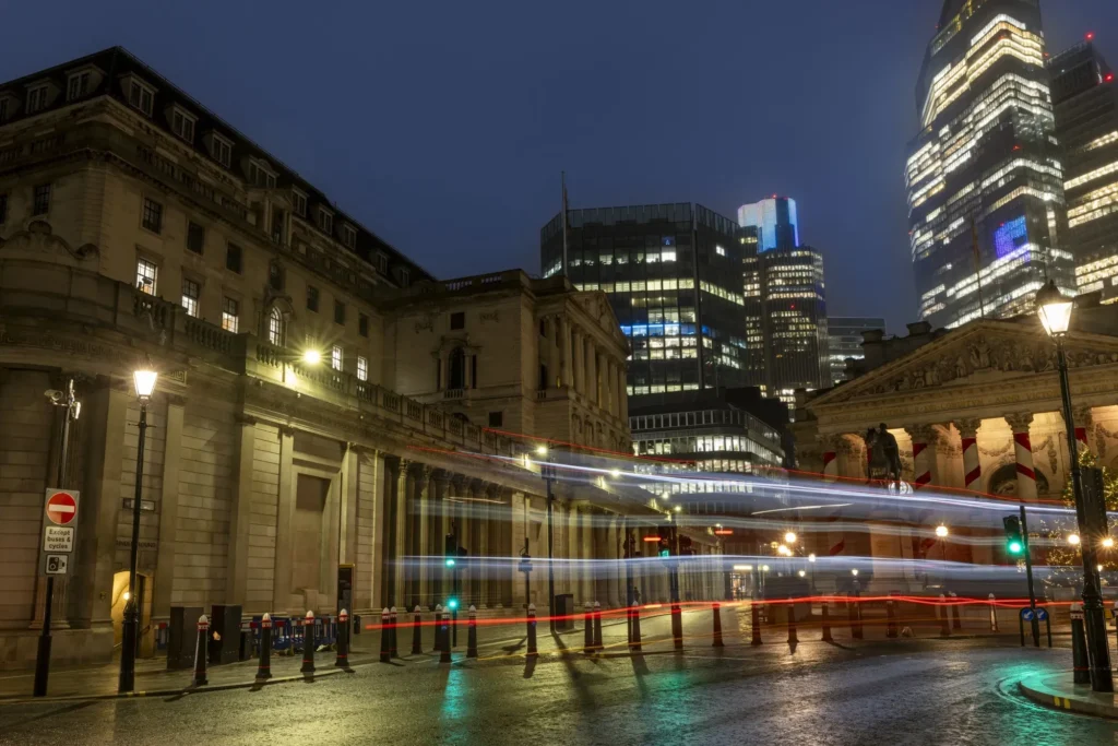 UK Bond Market Selloff Deepens Fears