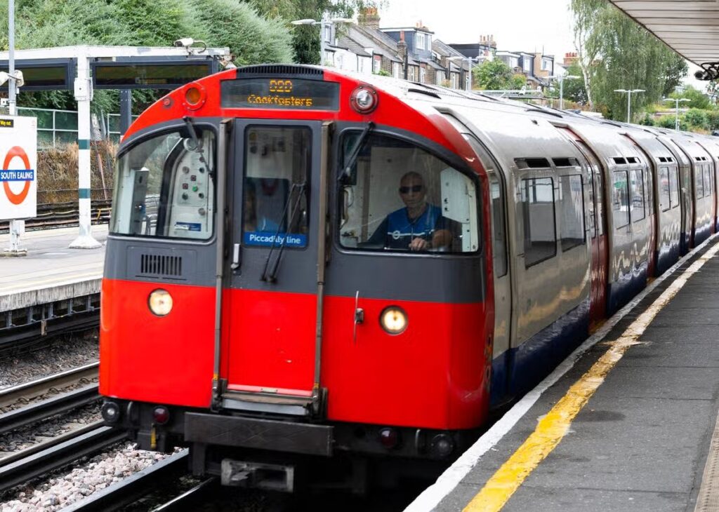 London Tube Closures Affect Travel This Weekend